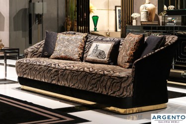 ekskluzywny-zestaw-wypoczynkowy-sofa-czarno-zlota-z-marszczeniami-na-cokole-idea-argento-04